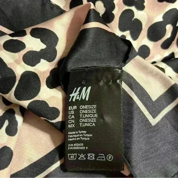 Animal Print Scarf by H & M pink and black - Picture 3 of 5